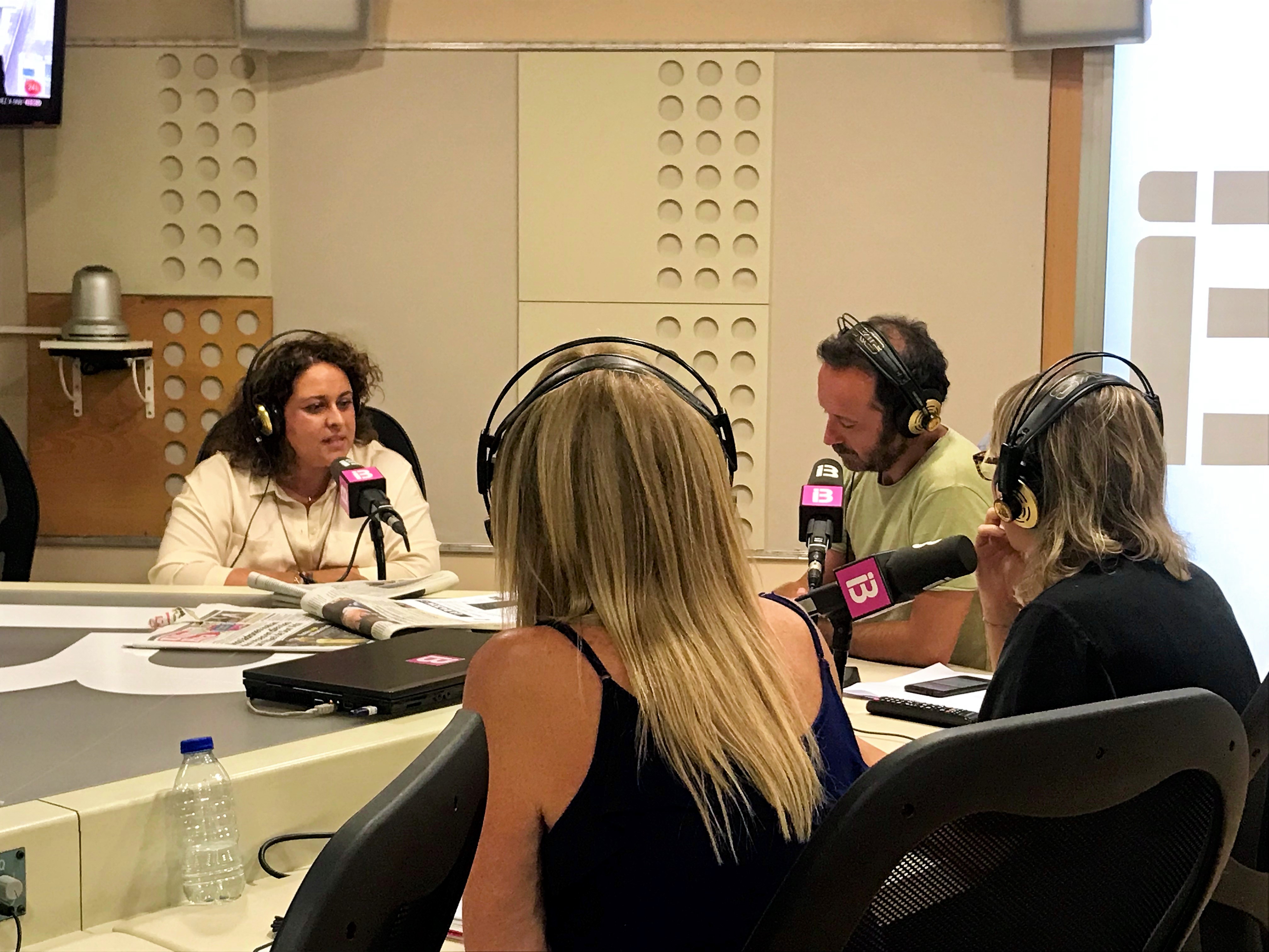 El programa Al Día, de IB3 Radio, entrevista a la vicepresidenta ejecutiva de la FEHM, María José Aguiló